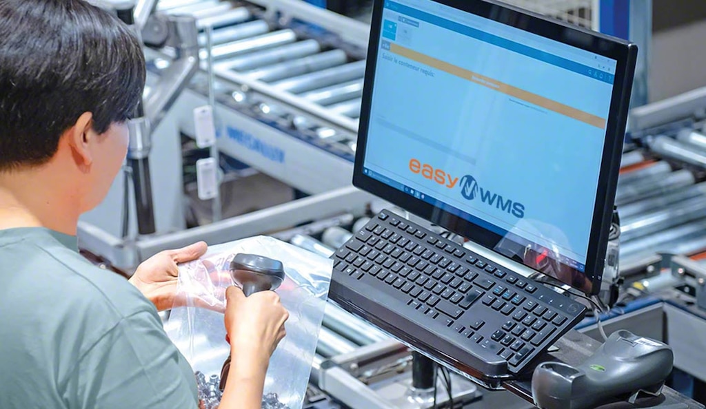 Un WMS conecta el almacén con el exterior y con las plataformas de seguimiento