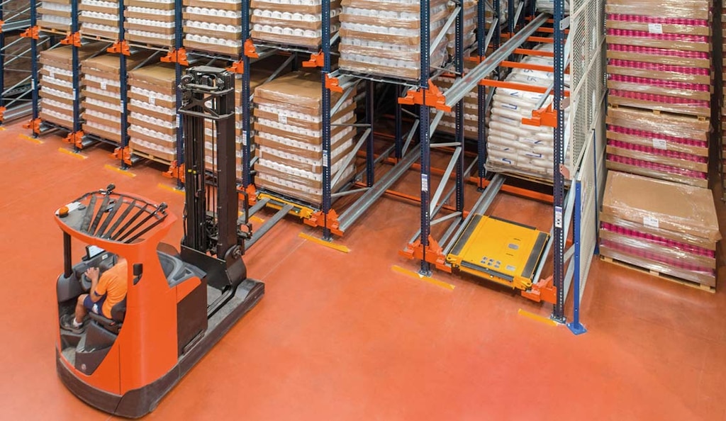 La normativa sobre montacargas establece un marco de referencia para garantizar su uso seguro en el lugar de trabajo