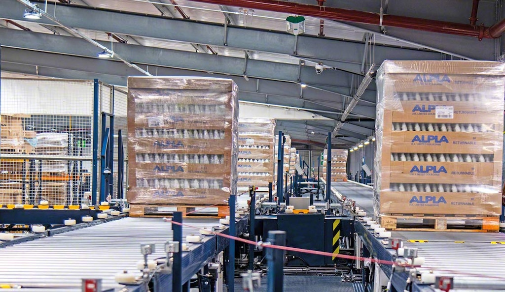 El envase terciario permite transportar grandes cantidades de productos agrupados en packs