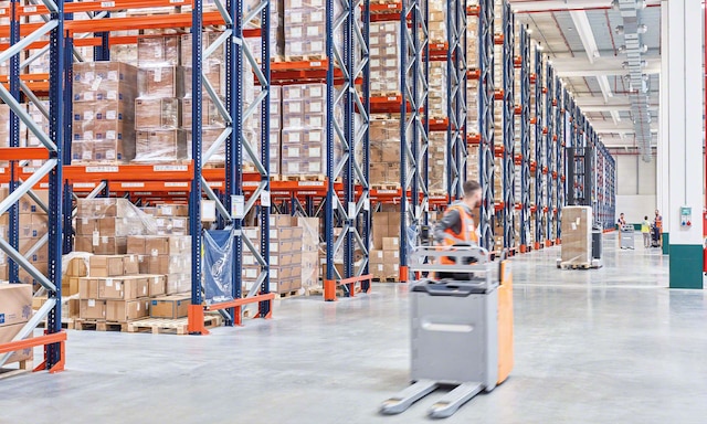 Almacén del fabricante de productos médicos Medline en Italia