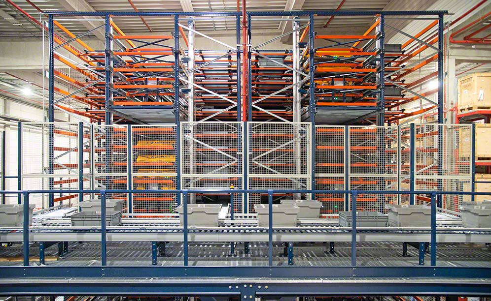 Manitou Group almacena refacciones para máquinas en el Sistema Shuttle Manitou Group almacena refacciones para máquinas en el Sistema Shuttle
