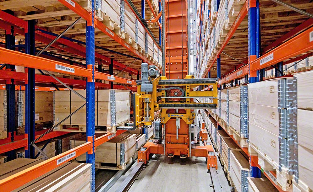 Transelevadores trilaterales gestionan mercancía de IKEA Components Transelevadores trilaterales gestionan mercancía de IKEA Components