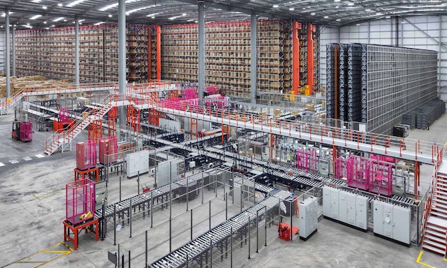 Almacén del e-commerce de productos para baño Bathroom Mountain en Reino Unido