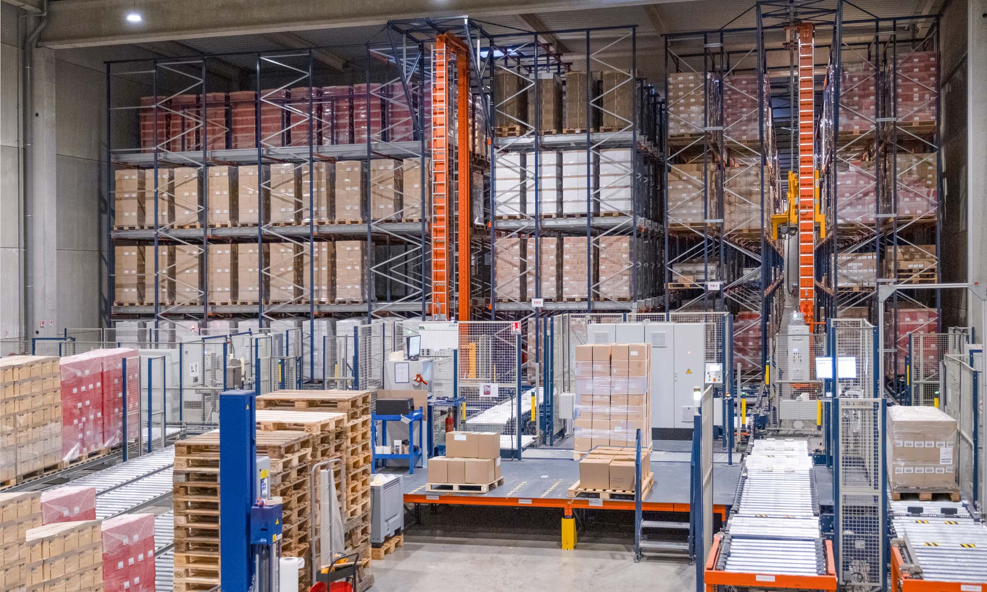 Boehli impulsa su producción de pretzels con dos sistemas de almacenamiento automatizados Boehli impulsa su producción de pretzels con dos sistemas de almacenamiento automatizados