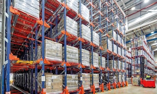 EOL revoluciona la logística de su aceite embotellado en su almacén en el Reino Unido