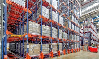 EOL revoluciona la logística de su aceite embotellado en su almacén en el Reino Unido