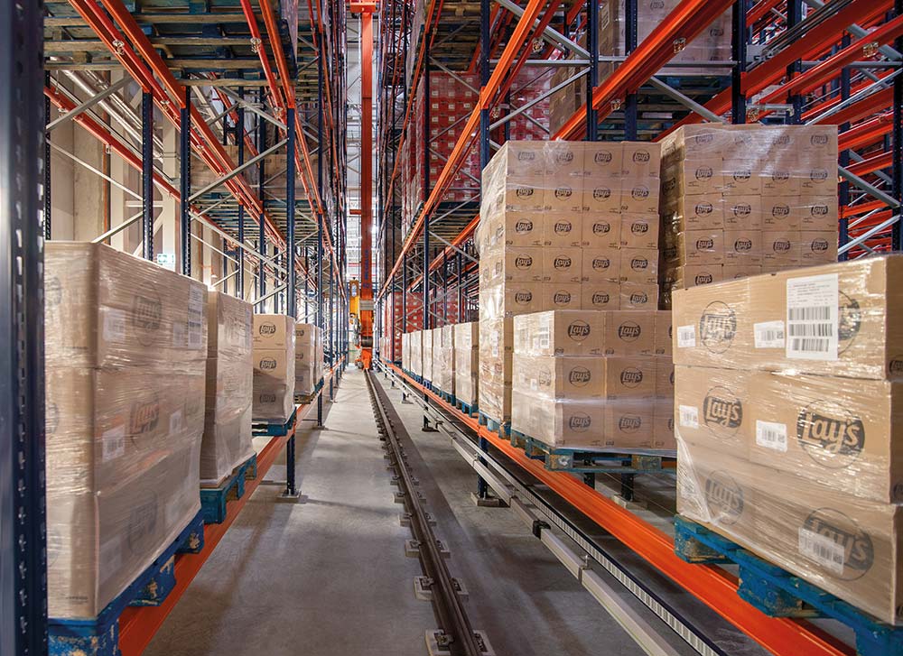 Transelevadores que almacenan la mercancía de PepsiCo automáticamente Transelevadores que almacenan la mercancía de PepsiCo automáticamente