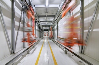 Las electrovías son una solución de alta velocidad que dinamiza el flujo de tarimas Las electrovías son una solución de alta velocidad que dinamiza el flujo de tarimas