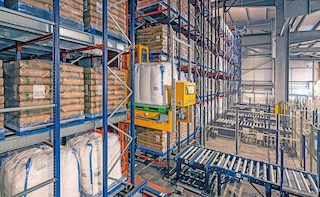 British Sugar ha robotizado el almacenamiento de mercancía con transelevadores automáticos para tarimas