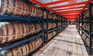 Ingram Whiskey River Aged ha optimizado el almacenamiento con racks de Interlake Mecalux