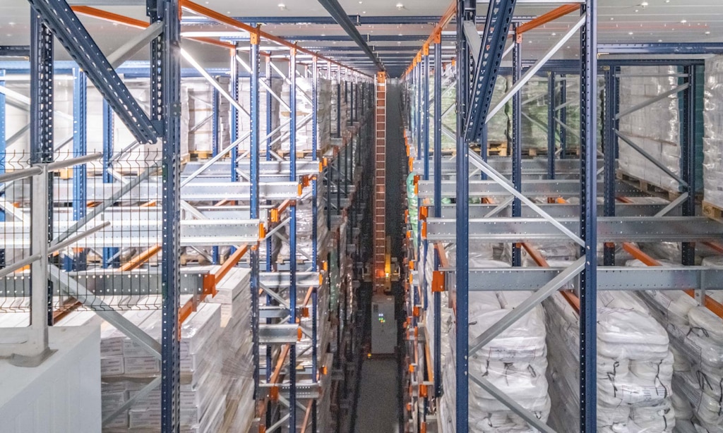 El nuevo almacén automatizado alojará latas de conservas de marisco en Rianxo