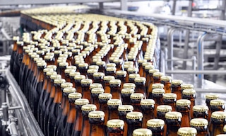 Slaur Sardet: un almacén automatizado con 8 transelevadores para gestionar 160 millones de botellas al año