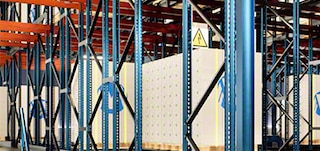 Los bastidores y vigas conforman los racks en los que se depositan las tarimas