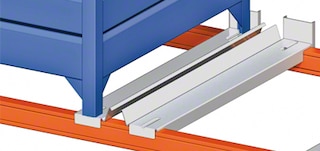 Soportes para contenedor en racks selectivos