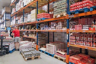 Los racks selectivos permiten realizar picking en los niveles inferiores