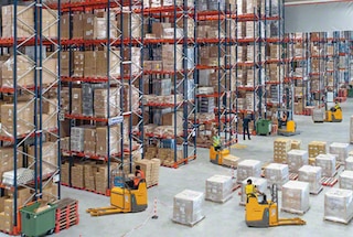 Los racks selectivos permiten a almacenes multicliente gestionar productos heterogéneos