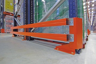 Las protecciones absorben pequeños impactos y resguardan los racks