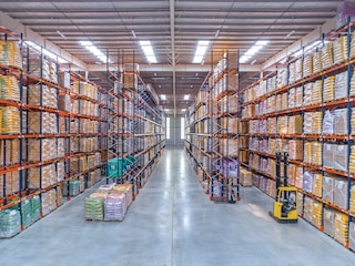 Los racks selectivos se adaptan a la altura del almacén