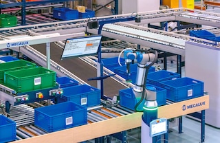 El robot de picking de Mecalux automatiza completamente la preparación de pedidos