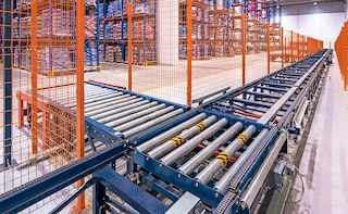 Elevado rendimiento y manipulación automatizada de la mercancía con transportadores para tarimas