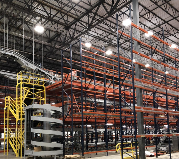 Una torre de picking de Interlake Mecalux en Denver (Estados Unidos)