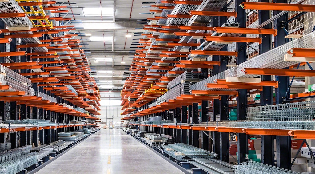 Rack cantilever